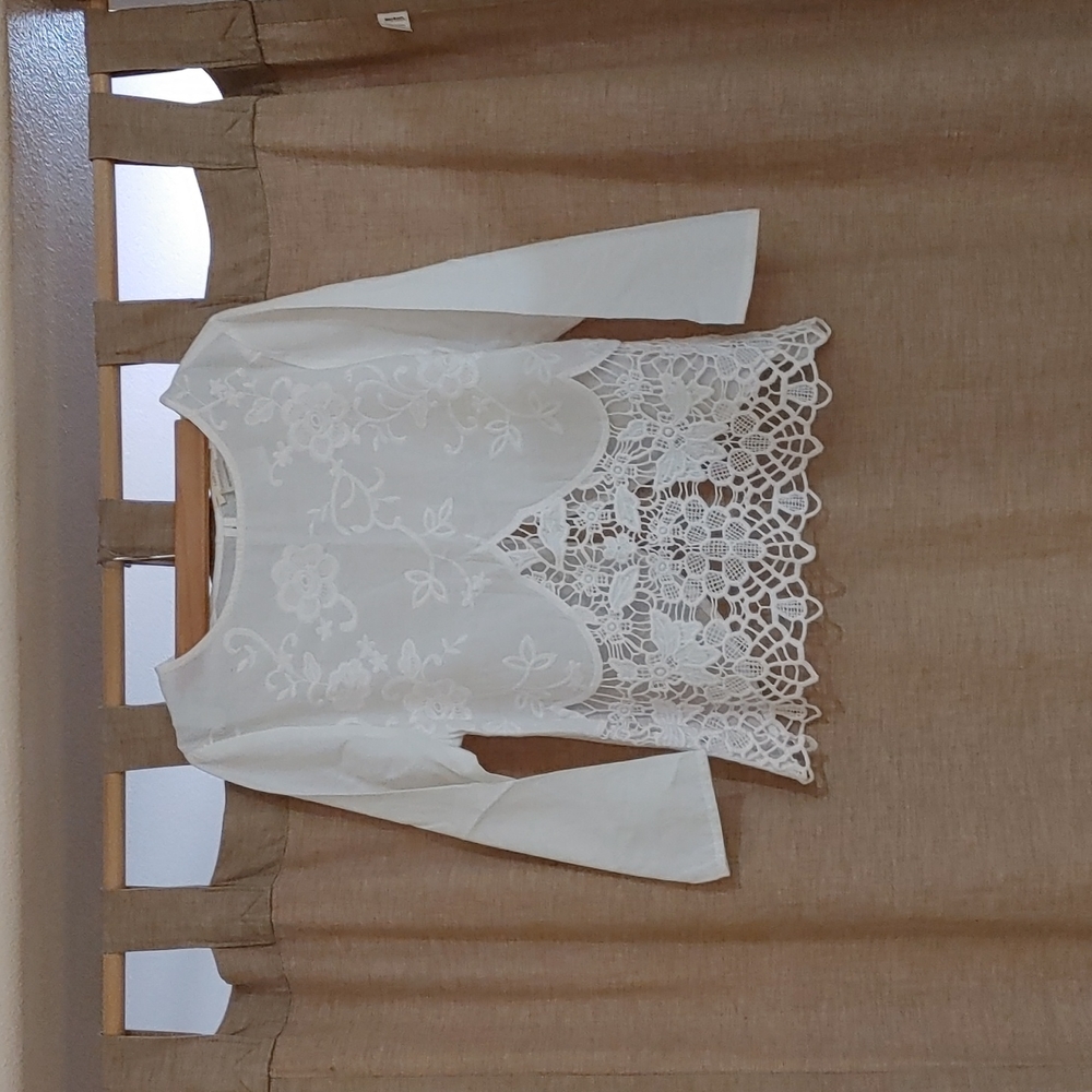 inTu Lace Shirt